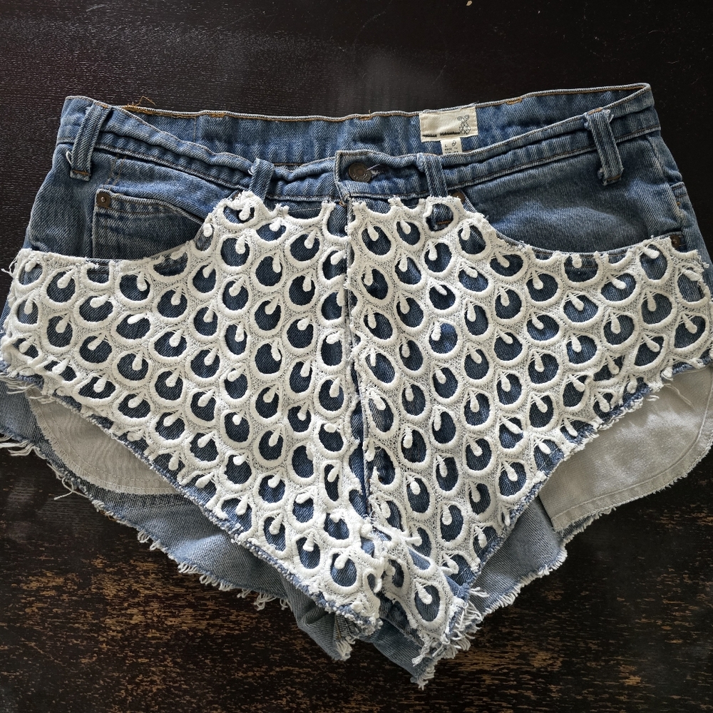 Levis Urban Outfitters Reworked Cutoffs Lace Overlay Size L High Rise